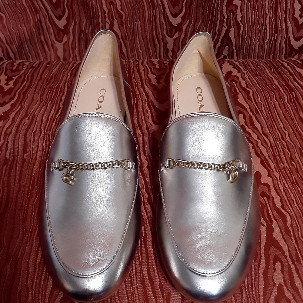 COACH LEATHER WOMANS SIZE 9B HANNA METALLIC CHAMPAGNE CHAIN LOGO SLID-ON LOAFERS - Picture 1 of 11